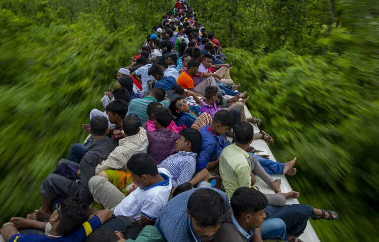 ফ্রেমেবন্দি পর্যটকদের উচ্ছ্বাস।